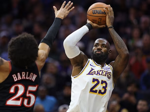 LeBron James puts on a show to see off Sixers