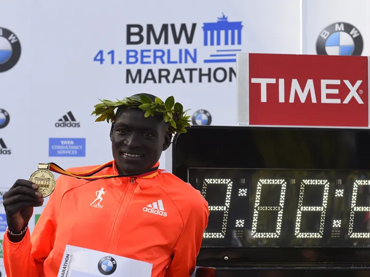 Kimetto breaks marathon world record