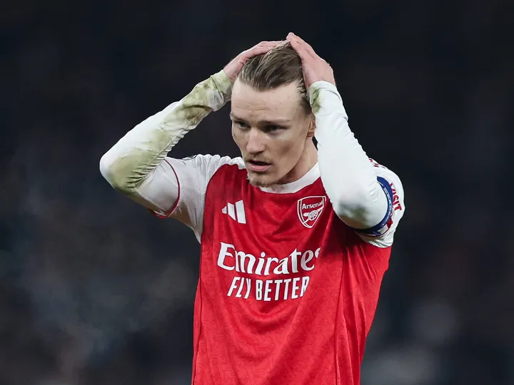 Watch: Odegaard limps out of stadium in concerning Arsenal injury update