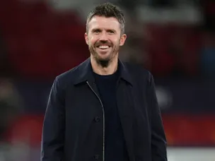 Carrick boost: PL club 'tempted' to sell striker as Zirkzee looks to leave