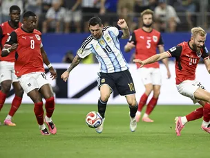 Player ratings : record-breaker Messi leads the way despite Romero scare