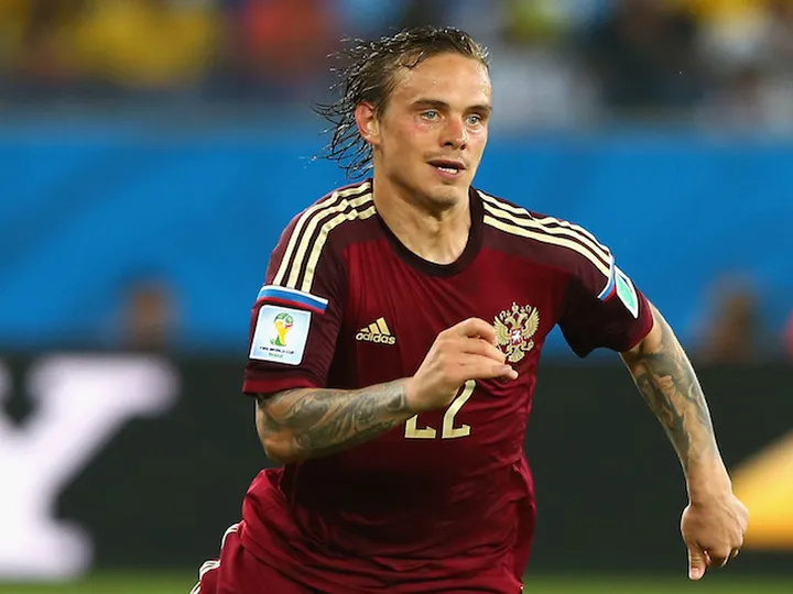 Russian footballer 'smashes car into pole'