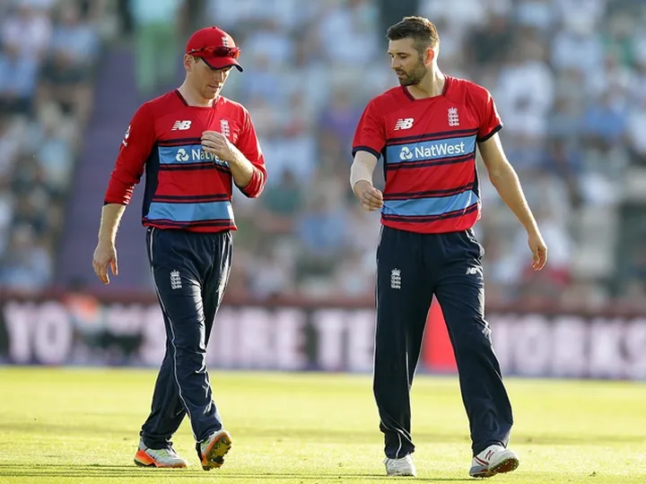 Australia ease to T20 win over England