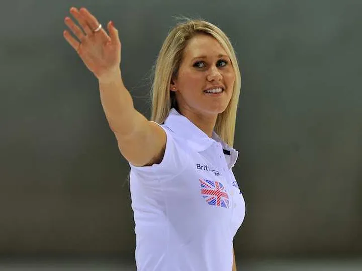 Lowe books place in 200m butterfly final