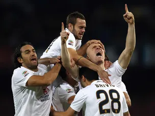 Napoli draw level against Verona