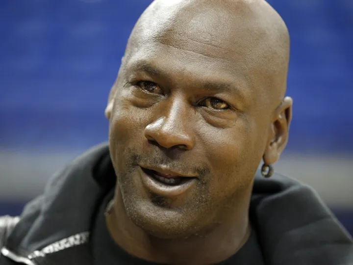 Jordan banned from golf club