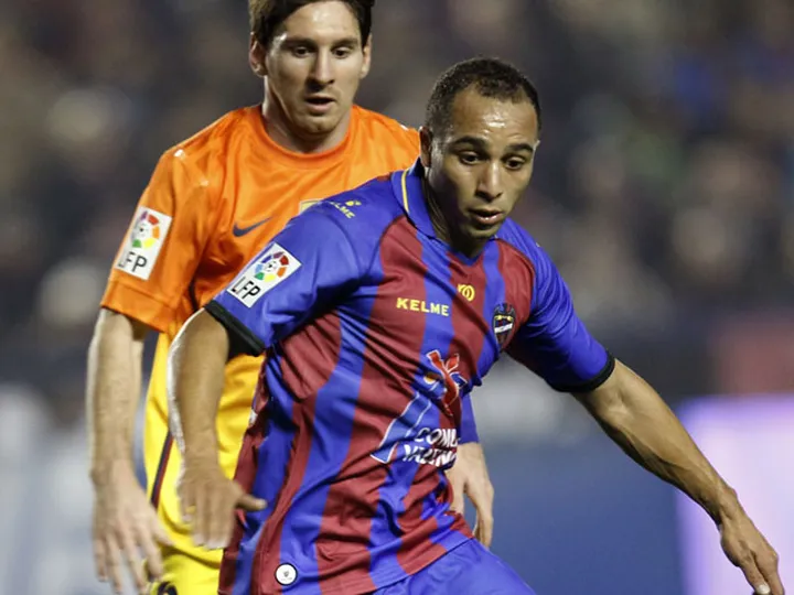 Late goal seals Levante win
