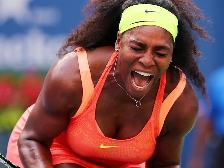 Serena Williams chases down thief