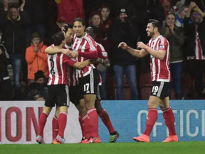 Ten-man Southampton beat West Ham