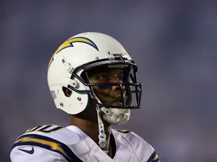 Chargers hold narrow lead over Patriots