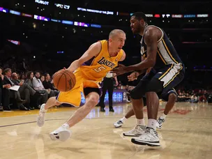 Lakers edge past Rockets