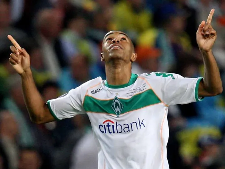 Naldo switches Bundesliga clubs