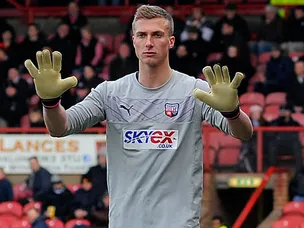 Moore back for Robins