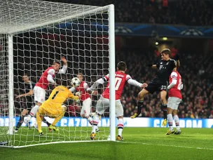 Bayern storm into lead