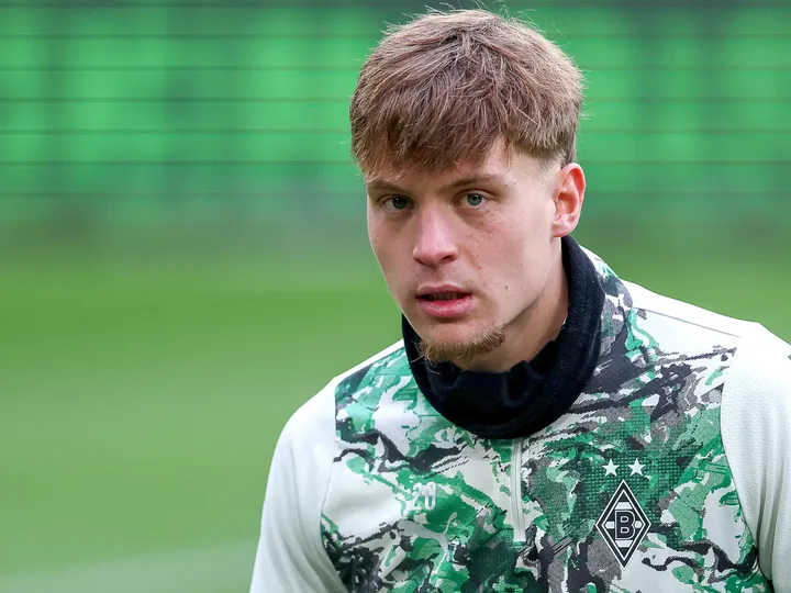 Forest 'discussing' cut-price fee for 22-year-old Zinchenko replacement