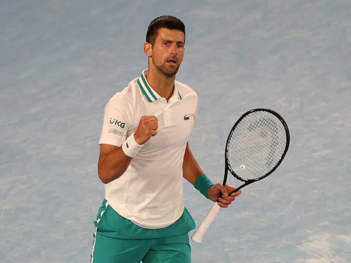 Australian Open roundup: Djokovic battles past injury to advance to final eight