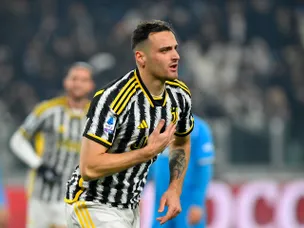 Gatti's header sinks Napoli and sends Juve back to Serie A summit