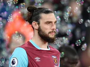 Lanzini, Carroll on West Ham bench