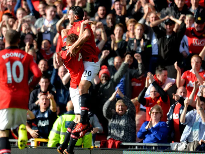 Carrick backs Robin van Persie resurgence