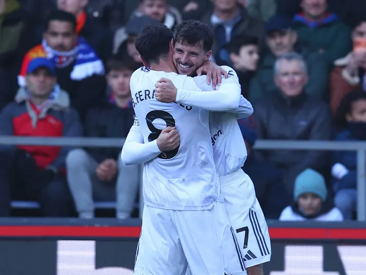 Zirkzee ends goal drought as Man United ground weary Eagles