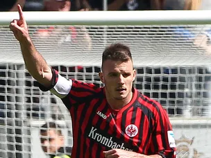 Late Frankfurt comeback stuns Stuttgart