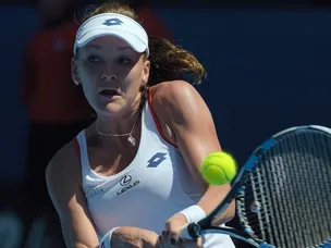 Radwanska eases into third round
