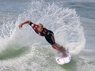 Surfer attacked by shark on live TV