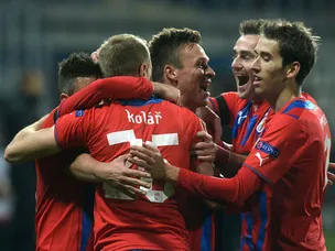 Viktoria Plzen edge past Shakhtar