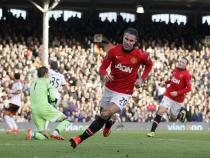 Van Persie, Vidic to miss Cardiff clash?