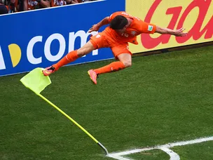 Zardes cancels out Huntelaar opener
