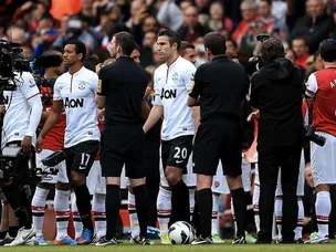 Spot-on Van Persie levels Arsenal clash