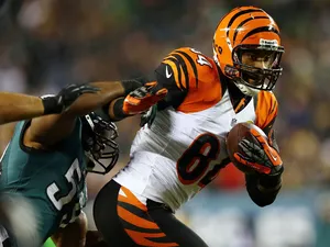 Jermaine Gresham #84 of the Cincinnati Bengals carries the ball as DeMeco Ryans #59 of the Philadelphia Eagles defends on December 13, 2012