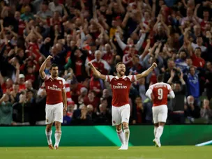 Arsenal beat Chelsea on pens after late goal