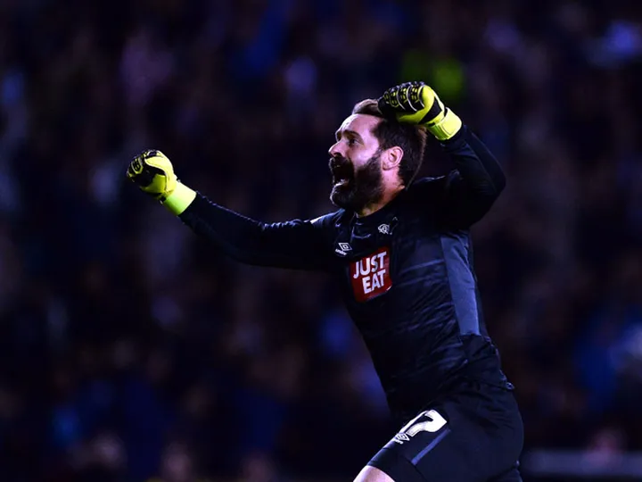Scott Carson signs new deal with Derby
