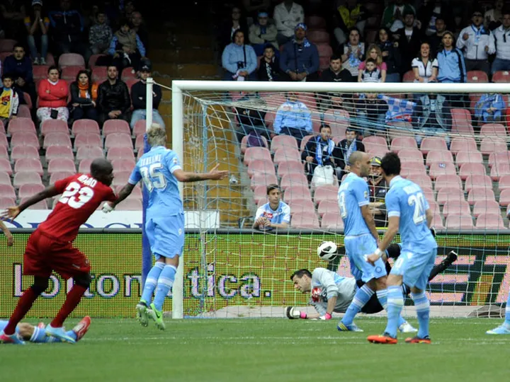 Napoli edge past Cagliari