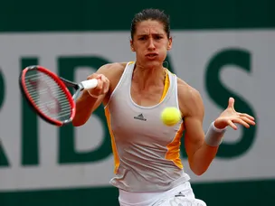 Petkovic overcomes Dominguez Lino