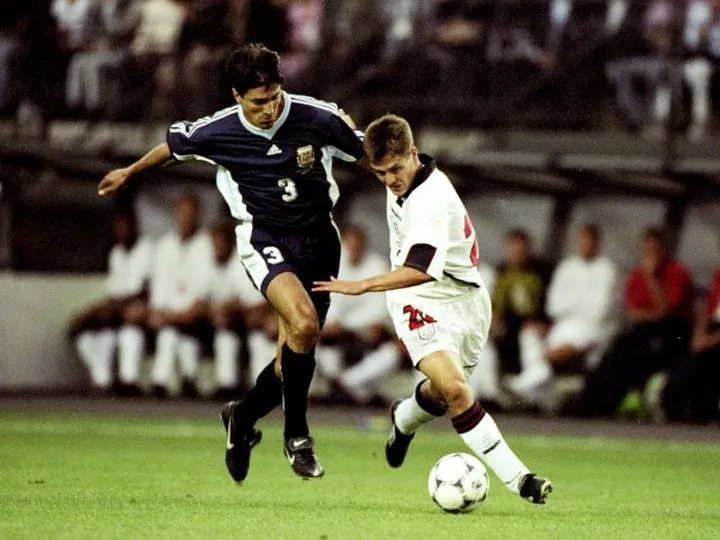 Owen urges England to use youngsters