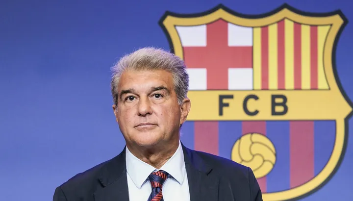 أكد رئيس نادي برشلونة، خوان لابورتا، أن العملاق الكاتالوني وقع مع اللاعب البالغ من العمر 24 عامًا