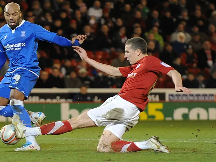 McNulty signs new Barnsley deal