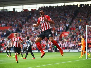 Koeman praises talismanic Pelle