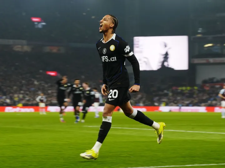 Pedro powers Chelsea to vital victory as Saka strike steals win for Arsenal - Wednesday's Premier League roundup