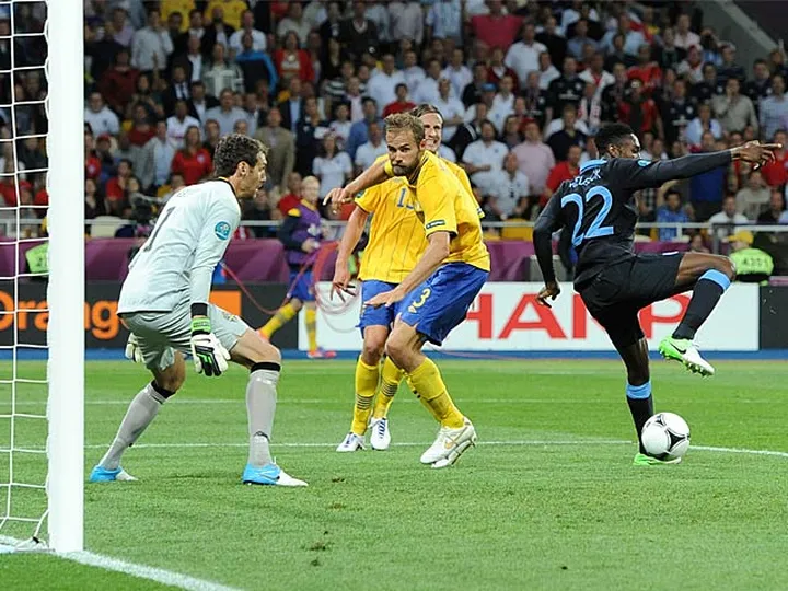 Hodgson plays down Welbeck buzz