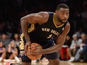 Pelicans edge out Raptors