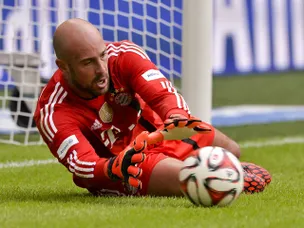 Bayern lose Reina to red card