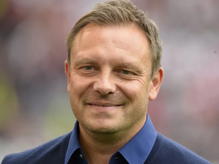 Franco Di Santo leads Schalke attack