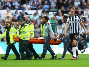 Tyrone Mings stretchered off in Aston Villa season opener