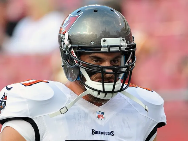 Bears sign former Buccaneer Scott