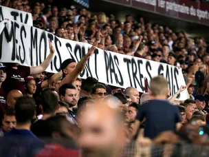 Homophobic banner interrupts match as PSG defeat Metz