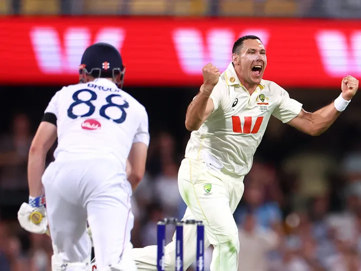 England on brink of heavy defeat in second Ashes Test as Australia dominate yet again