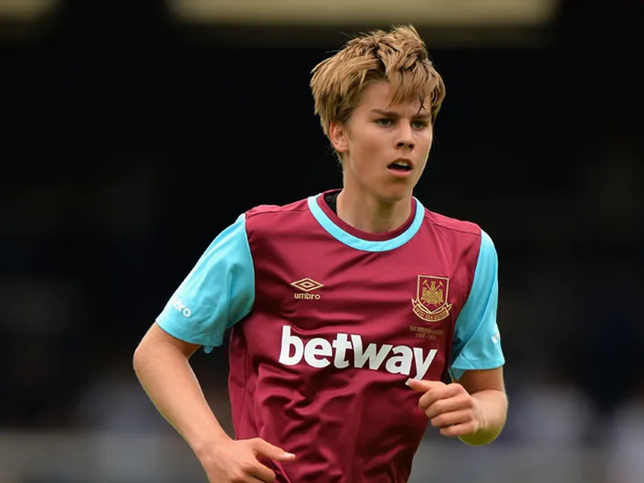 Blackburn sign West Ham youngster Samuelsen